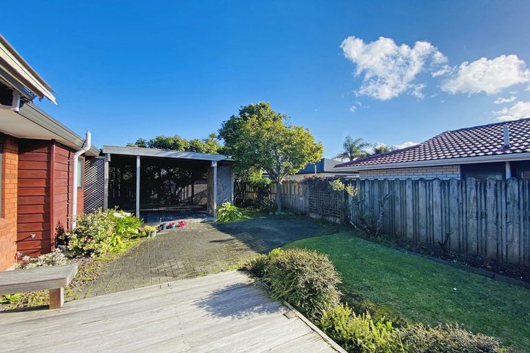 Photo of property in 38 West Fairway, Golflands, Auckland, 2013
