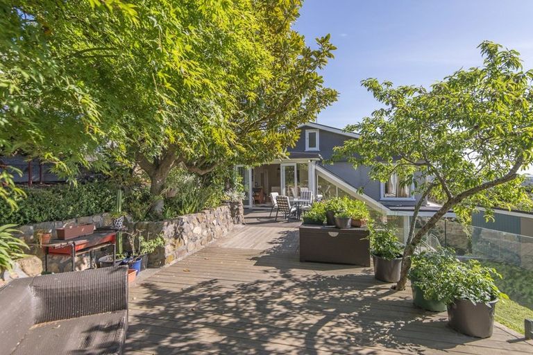 Photo of property in 105 Dyers Pass Road, Cashmere, Christchurch, 8022