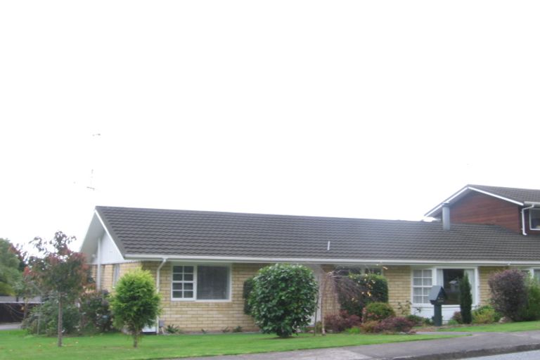 Photo of property in 2 Te Maku Grove, Waikanae, 5036