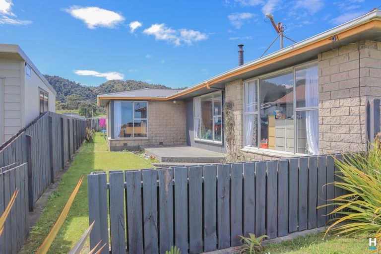 Photo of property in 98 Domett Esplanade, Cobden, Greymouth, 7802