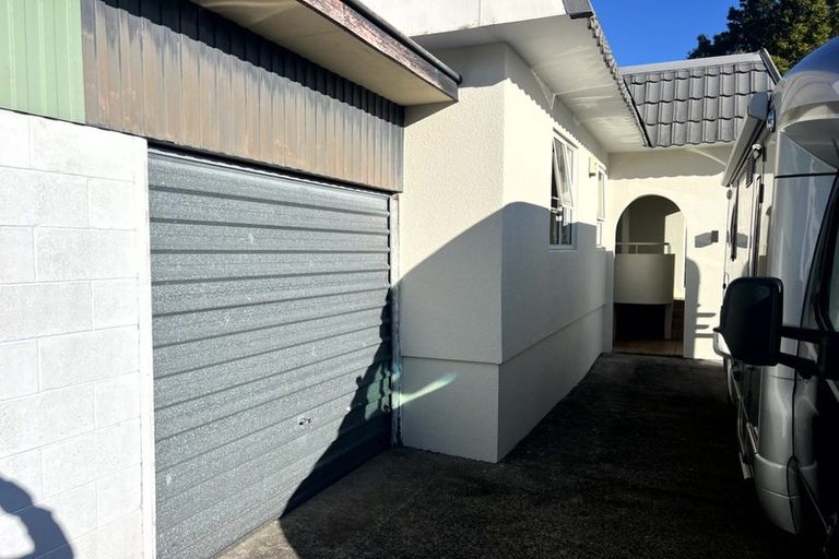 Photo of property in 1/3 Exmouth Road, Northcote, Auckland, 0627