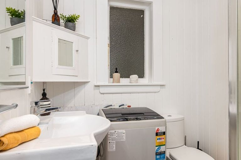 Photo of property in 118a Hutchinson Avenue, New Lynn, Auckland, 0600