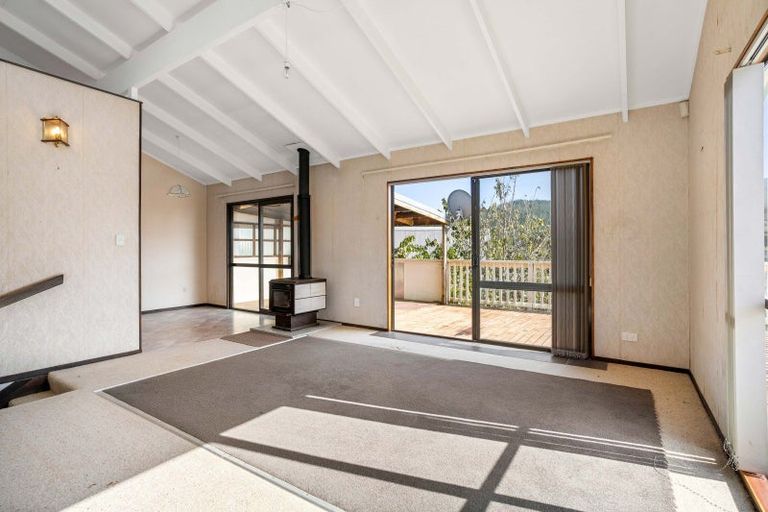 Photo of property in 104 Titiro Place, Onemana, Whangamata, 3691