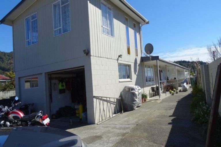Photo of property in 60 Broadway, Picton, 7220