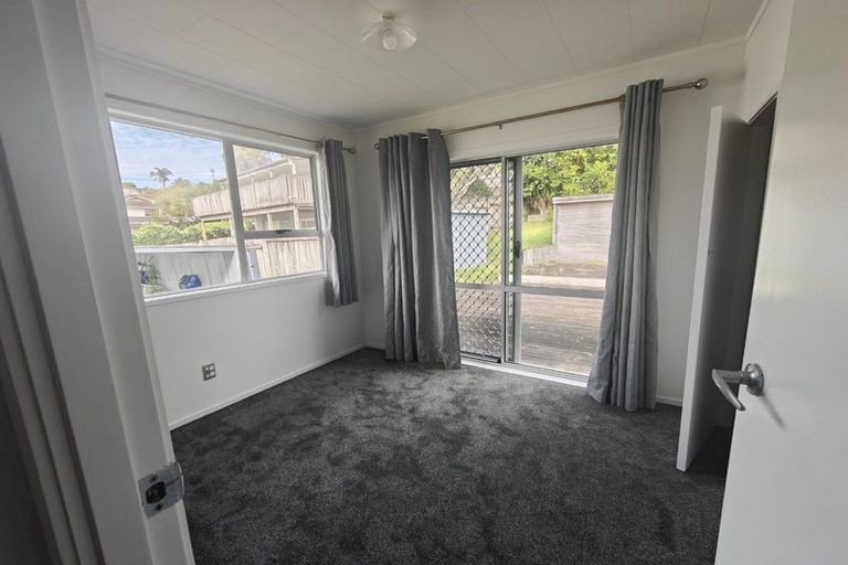 Photo of property in 10 Longreach Drive, Sunnyvale, Auckland, 0612