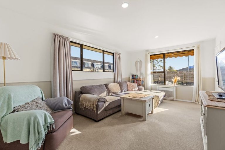 Photo of property in 2/2 Mchaffies Place, Wainoni, Christchurch, 8061