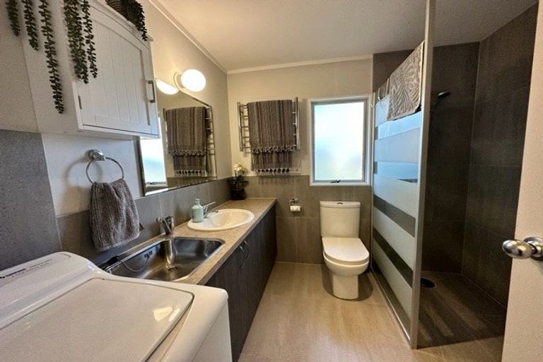 Photo of property in 42 Isobel Road, Greenhithe, Auckland, 0632