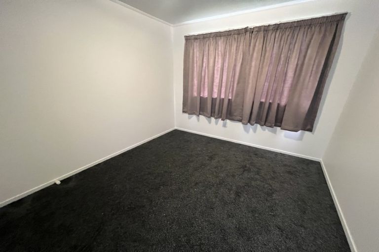 Photo of property in 18 Panzic Place, Glen Eden, Auckland, 0602