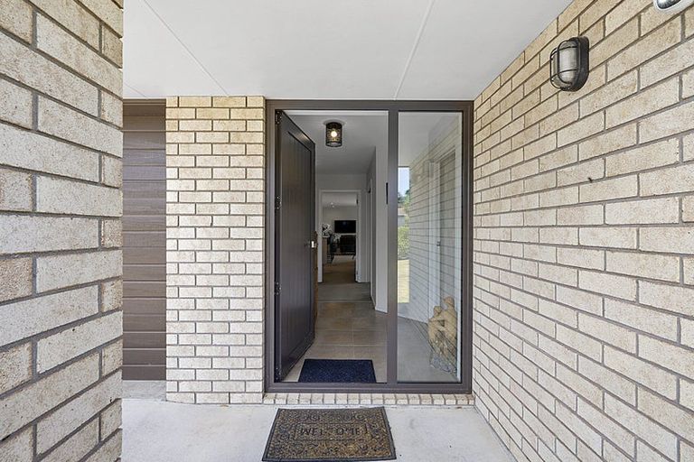 Photo of property in 14 Te Arakete Place, Hurworth, New Plymouth, 4310