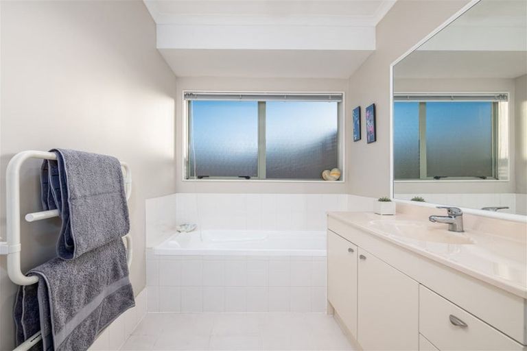 Photo of property in 120 Buscomb Avenue, Henderson, Auckland, 0610