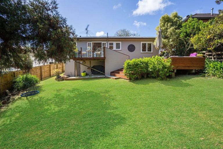 Photo of property in 40 Tiri Tiri Road, Birkdale, Auckland, 0626