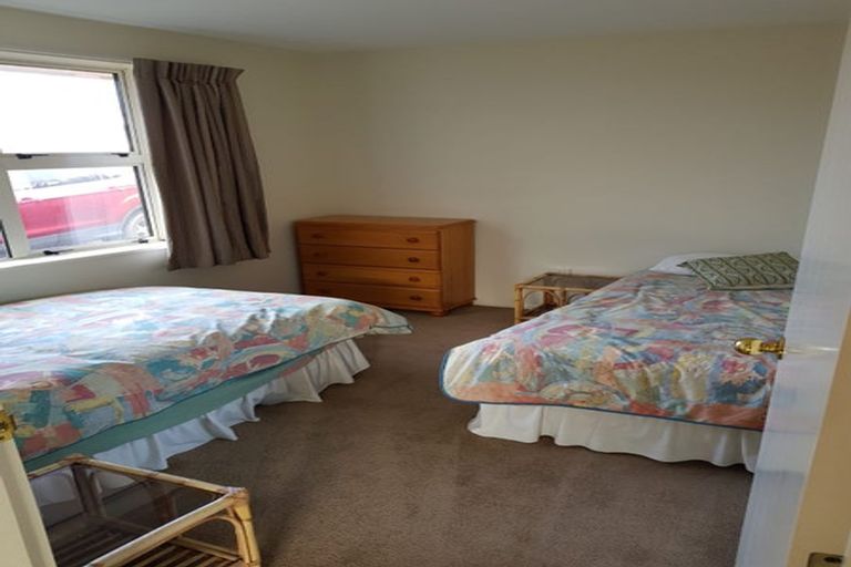 Photo of property in 2/15 Honeysuckle Place, Northcote, Christchurch, 8052