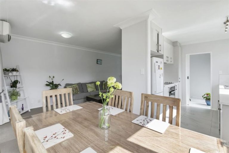 Photo of property in 2/1 Hemsway Place, Sunnyhills, Auckland, 2010