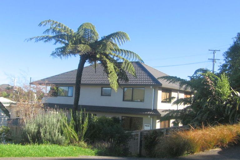 Photo of property in 21 Poto Road, Normandale, Lower Hutt, 5010