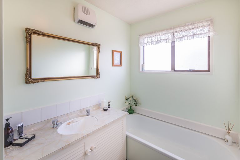 Photo of property in 2/81 Veitches Road, Casebrook, Christchurch, 8051