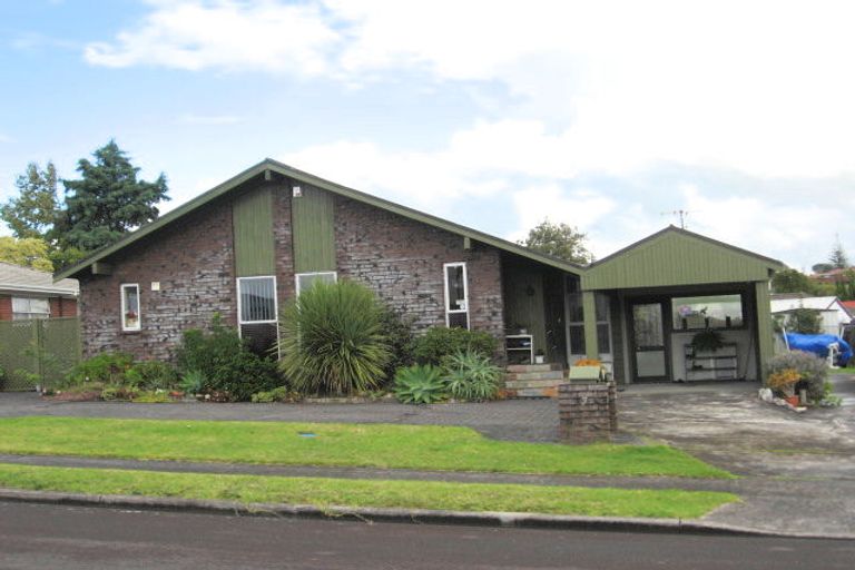 Photo of property in 2/7 Benygloe Place, Highland Park, Auckland, 2010