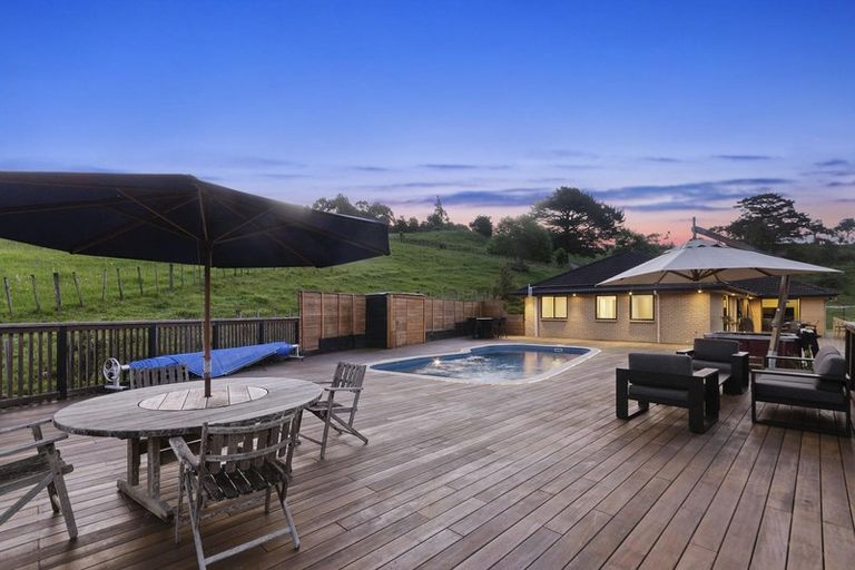 Photo of property in 174 Zanders Road, Helensville, Waimauku, 0882