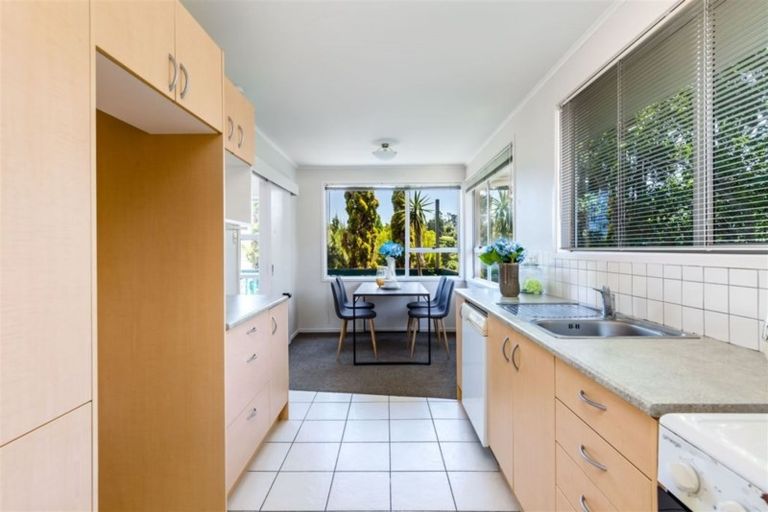 Photo of property in 1/11 Cassia Place, Sunnynook, Auckland, 0620