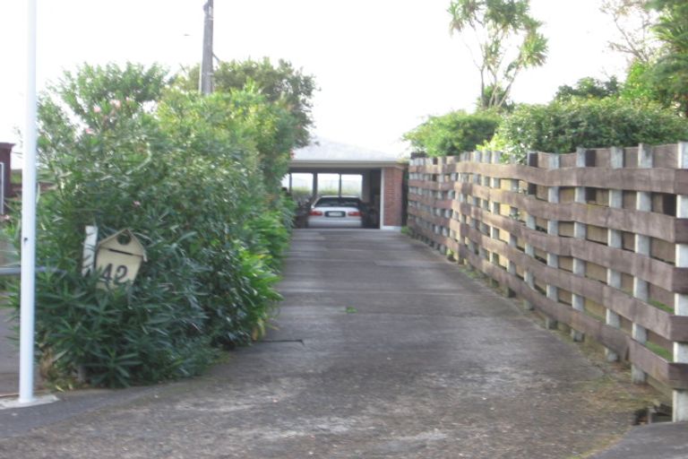 Photo of property in 42 Coniston Avenue, Te Atatu South, Auckland, 0610