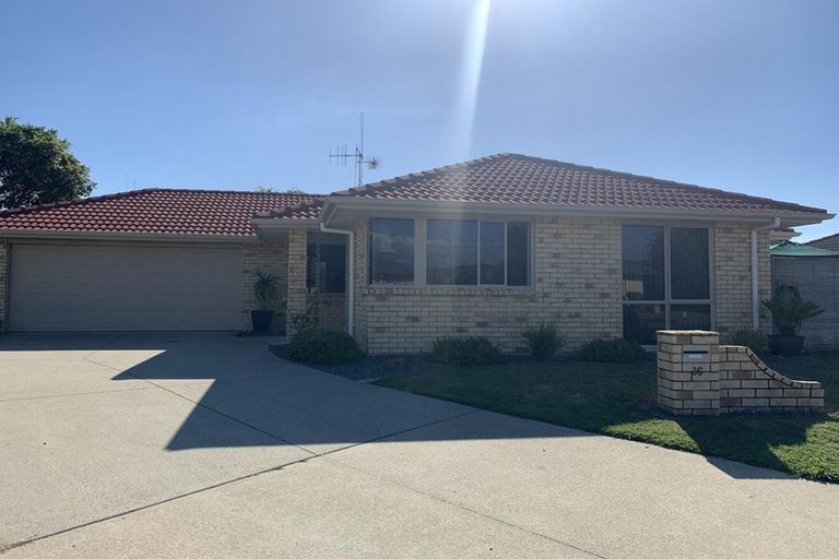 Photo of property in 16 Beachmere Place, Papamoa Beach, Papamoa, 3118
