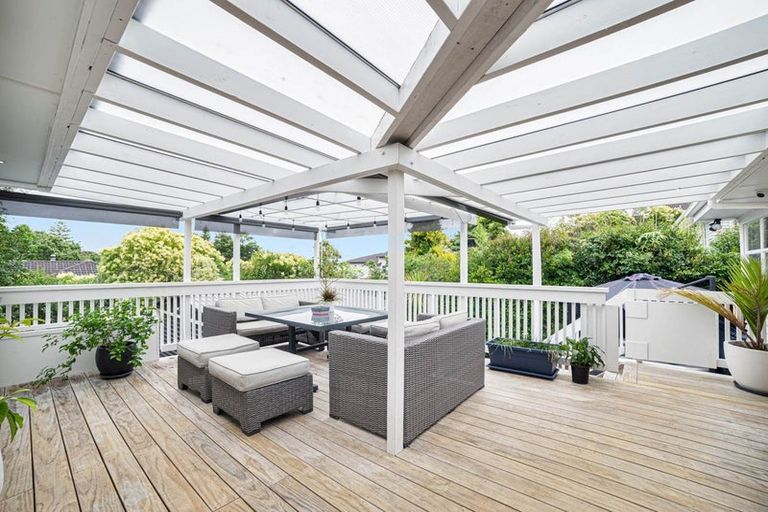 Photo of property in 1/282 East Coast Road, Forrest Hill, Auckland, 0620