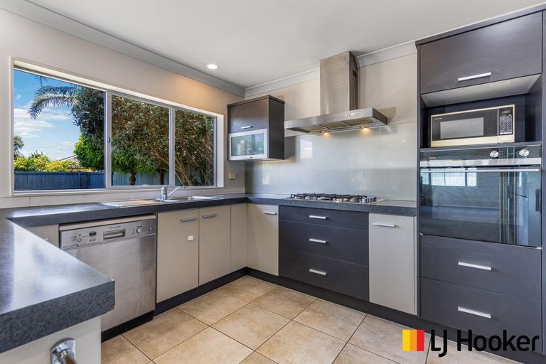 Photo of property in 52 Belfry Place, Wattle Downs, Auckland, 2103