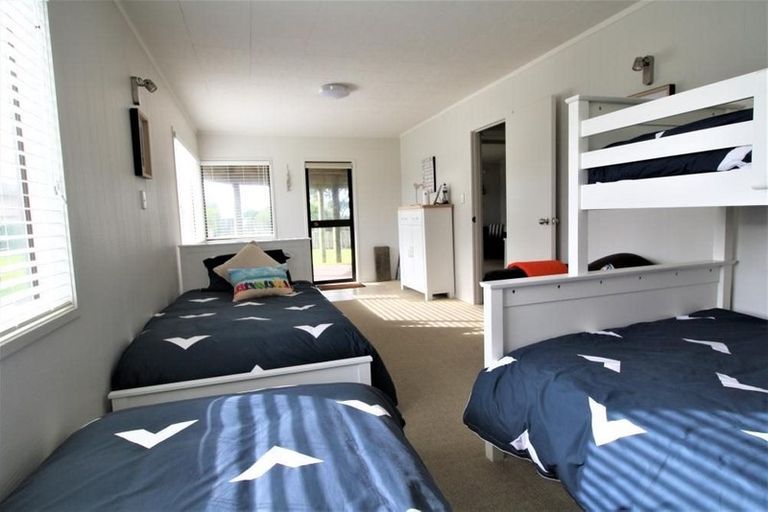 Photo of property in 11 Kon Tiki Road, Whiritoa, Whangamata, 3691