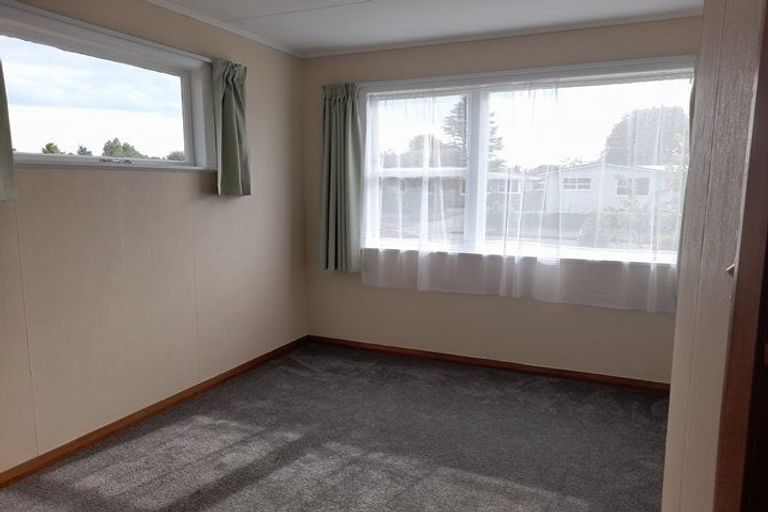 Photo of property in 64 Newcastle Street, Hokowhitu, Palmerston North, 4410