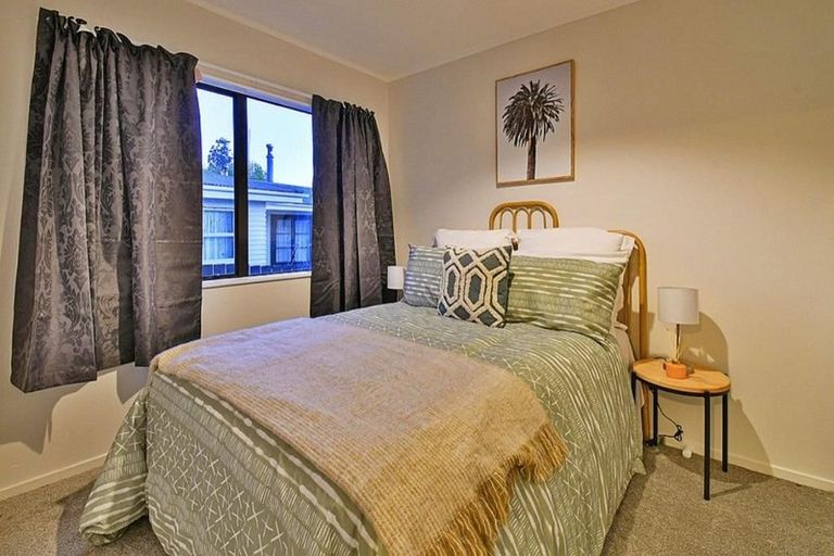 Photo of property in 2/226a Dominion Road, Red Hill, Papakura, 2110