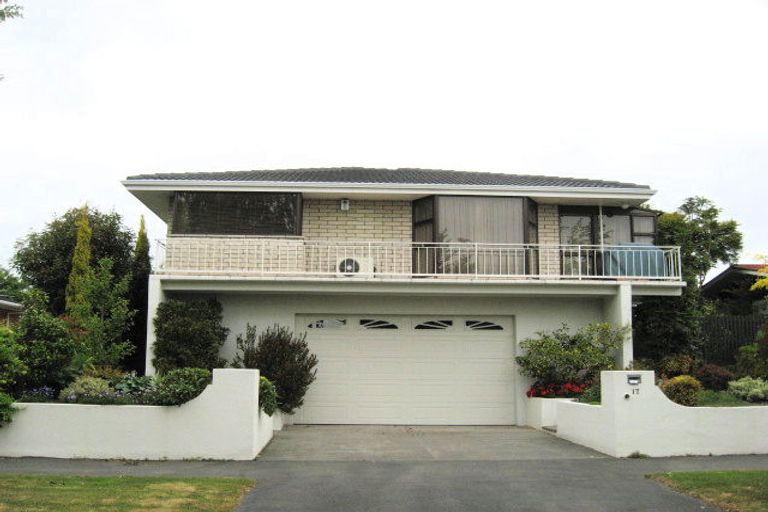 Photo of property in 17 Highland Place, Avonhead, Christchurch, 8042