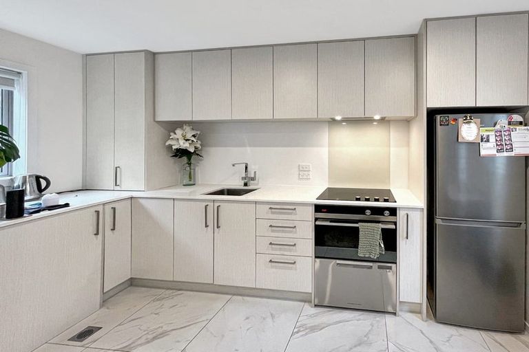 Photo of property in 8/22 Denver Avenue, Sunnyvale, Auckland, 0612