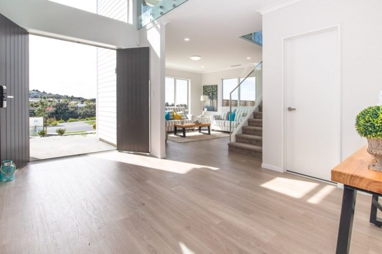 Photo of property in 104 Arran Point Parade, Orewa, 0931