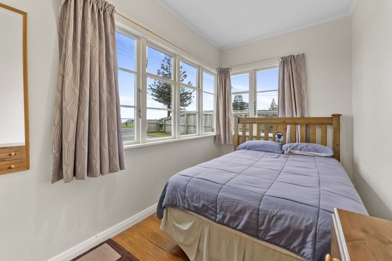 Photo of property in 38 Marine Parade, Otaki Beach, Otaki, 5512