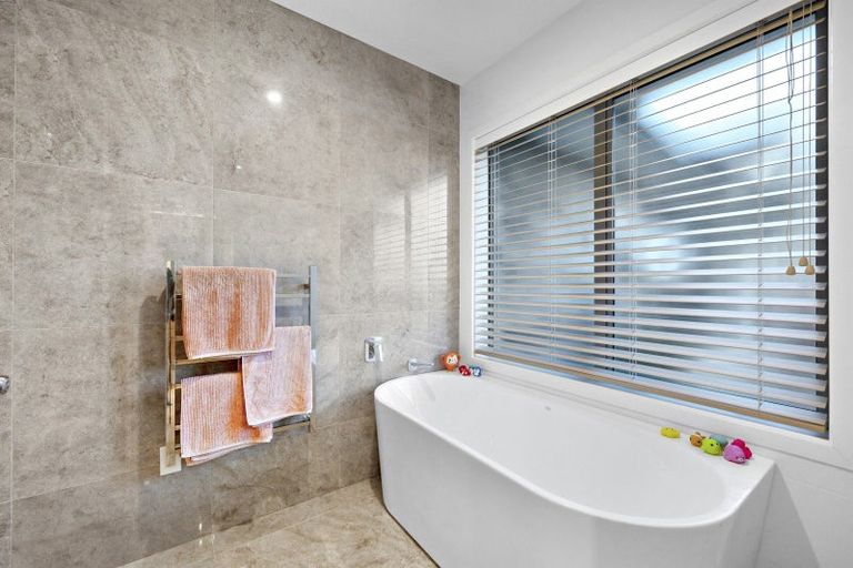 Photo of property in 74e Solway Road, Whitford, 2576