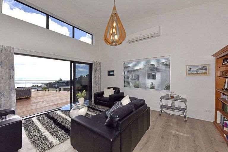 Photo of property in 3 Stoneyridge Close, Mount Pleasant, Christchurch, 8081