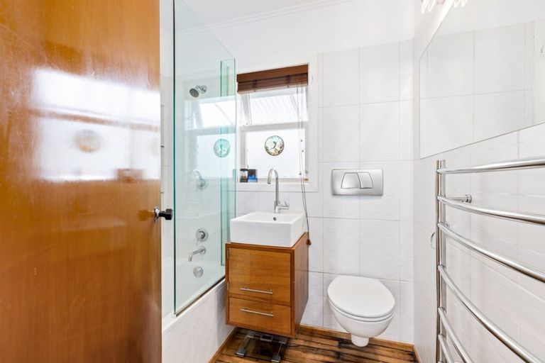 Photo of property in 26 Durham Street, Te Atatu Peninsula, Auckland, 0610