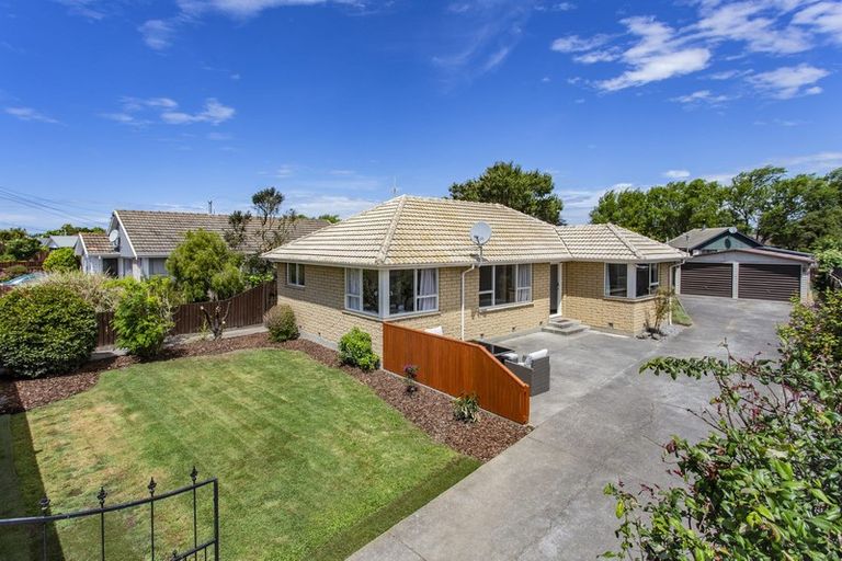 Photo of property in 82 Farquhars Road, Redwood, Christchurch, 8051