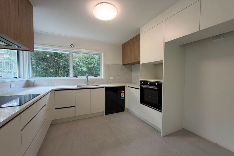 Photo of property in 27 Chivalry Road, Glenfield, Auckland, 0629