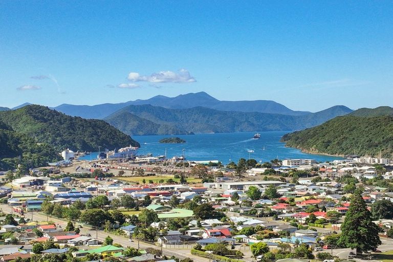 Photo of property in 37a Wairau Road, Picton, 7220