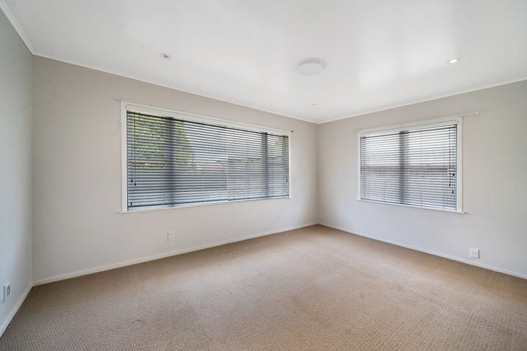 Photo of property in 16 Coniston Avenue, Te Atatu South, Auckland, 0610