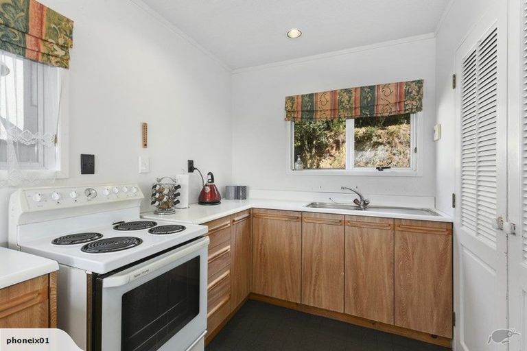 Photo of property in 7 Fitzpatrick Street, Newlands, Wellington, 6037