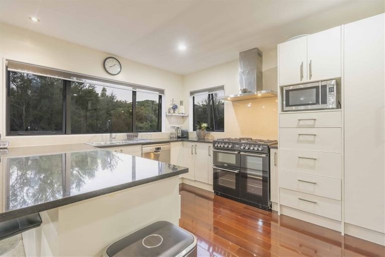 Photo of property in 13 Bintulu Place, Fairview Heights, Auckland, 0632
