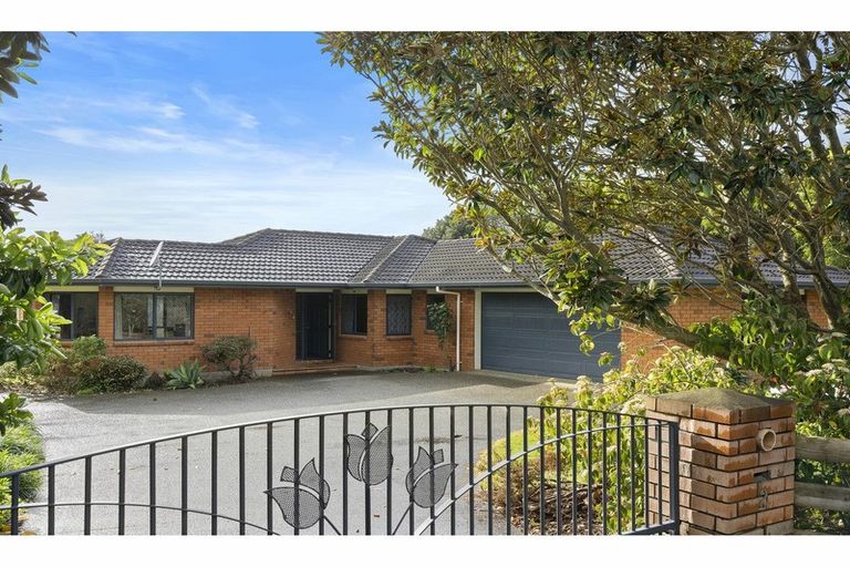 Photo of property in 2 Awaroa Stream Drive, Waiuku, 2123
