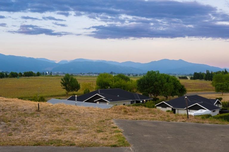 Photo of property in 38 Golf View Close, Fairhall, 7272