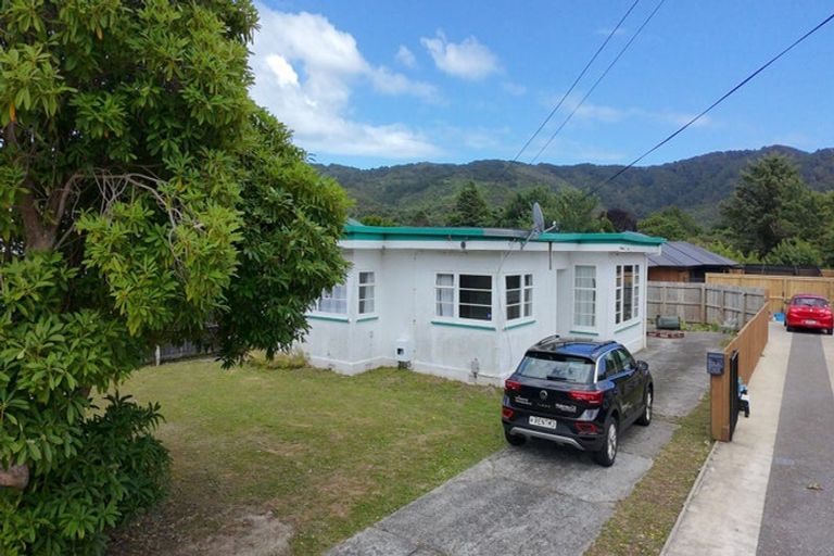 Photo of property in 14 Peel Place, Wainuiomata, Lower Hutt, 5014