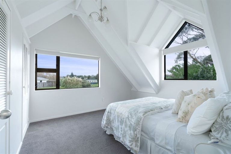 Photo of property in 19 Miro Road, Raumati South, Paraparaumu, 5032