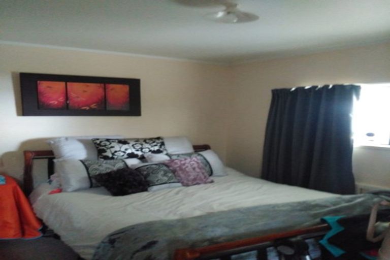 Photo of property in 1/12 Holiday Road, Stanmore Bay, Whangaparaoa, 0932