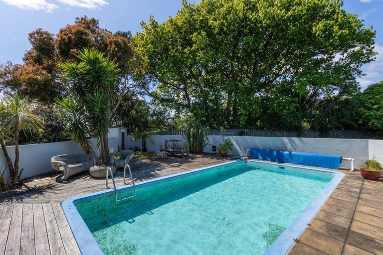 Photo of property in 48 Tiromoana Road, Raumati South, Paraparaumu, 5032