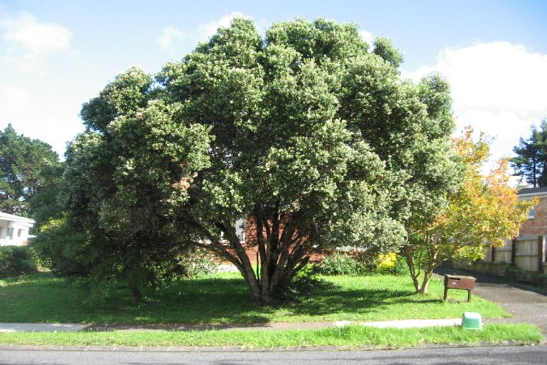 Photo of property in 21 Rotoiti Avenue, Pakuranga Heights, Auckland, 2010
