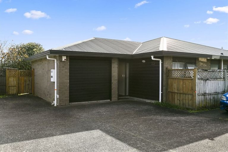 Photo of property in 25 Robertson Road, Favona, Auckland, 2024